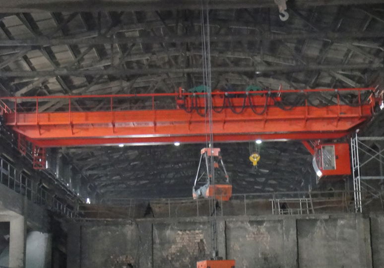 1立方行吊四繩抓斗應用現(xiàn)場